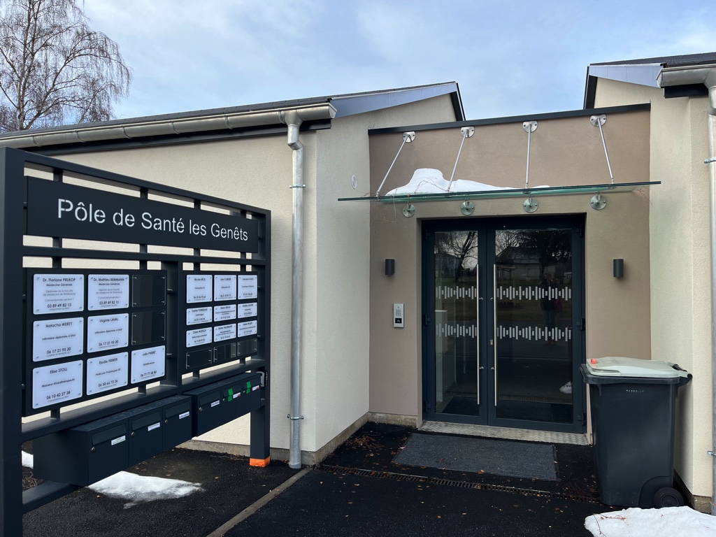 Entrée du pôle de Santé des Genêts